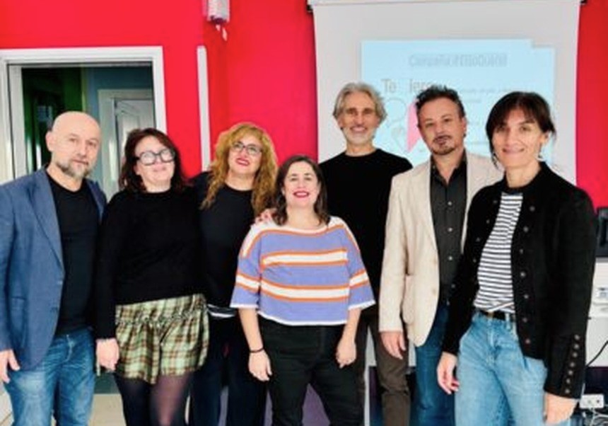 Marisol Lila y Elena Terreros junto al equipo del programa Liberiamoci Dalla Violenza